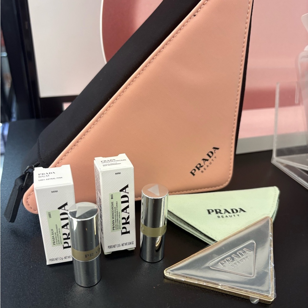 🆕🎀✨ Prada Black Triangle Cosmetic Case - mirror - lipstick - balm